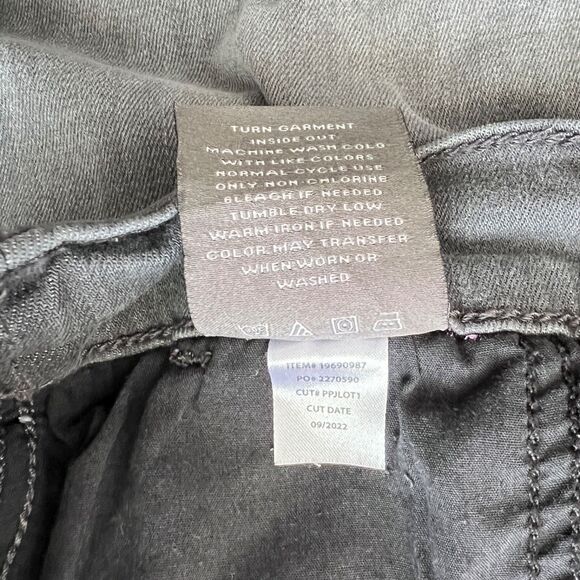Torrid Jeans Size 3 Gray/Black Crop Pull-On Weekend Straight Super Soft Mid Rise - Picture 5 of 9